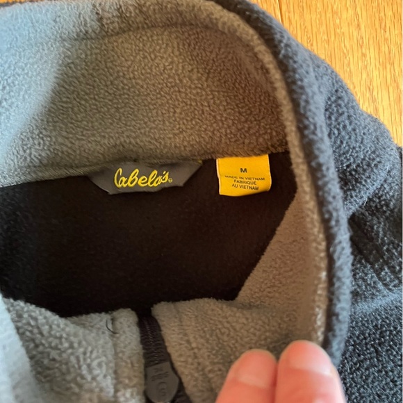 Cabela's Black Zip Up Sweater Fleece. Medium - Picture 4 of 7